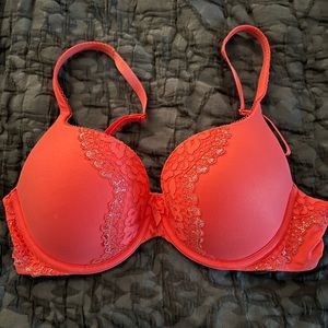 Victoria’s Secret body by Victoria Perfect shape 34D bra
